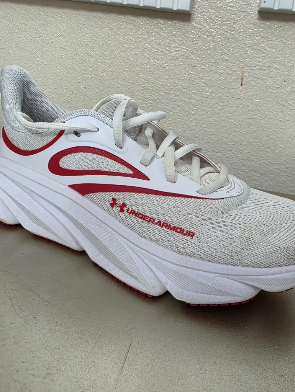 Under Armour Men’s White & Red Lightweight Running Shoe